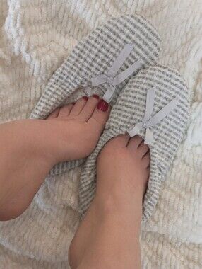 Well Worn Womens Slippers
